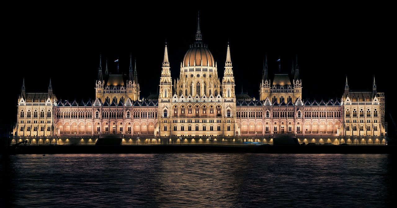 hungarian-parliament-noca